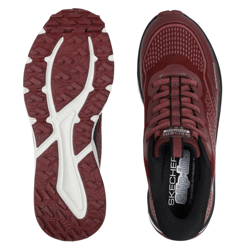 Skechers slip-in damesneaker set fra oven med åben hæl og en matchende sål med skridsikkert mønster