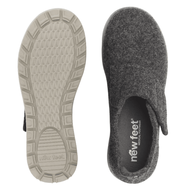 New Feet damehjemmesko set oppefra med indersål og en skridsikker ydersål med mønster